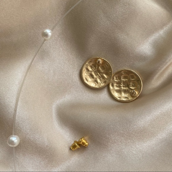 ❤️‍🔥𝕤𝕒𝕝𝕖❤️‍🔥🦋quilted golden earrings - Picture 6 of 13